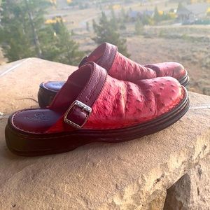 Double H Ostrich Detailed Leather Clogs